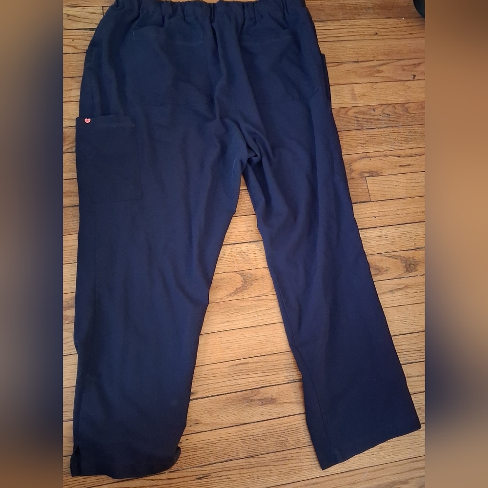 Betsey Johnson - Women’s Navy Blue Plus Size Scrub Set. Size 2X - Picture 15 of 16